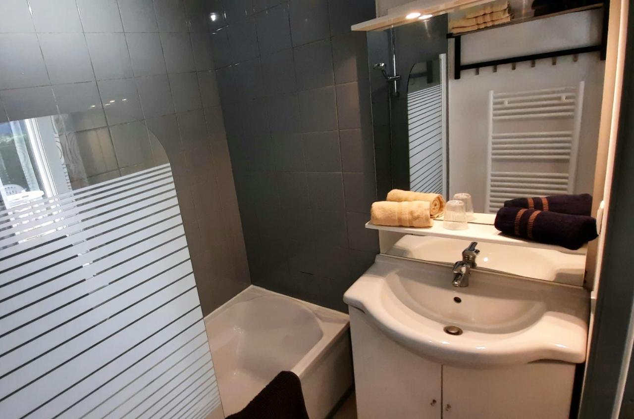 Chez Ced Et Laeti, Appartement Prive Avec Jardin Et Terrasse Dans Residence L'Estuaire Muni D'Une Piscine Couverte Et Aire De Jeu, Linge De Lit Et De Salle D'Eau Ainsi Que Tele, Compris Dans Le Tarif Profitez A Fond De Notre Belle Region Le Verdon-sur-Mer Dış mekan fotoğraf